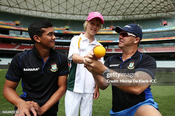 Taskin Ahmed and bowling coach Heath Streak of the Bangladesh Cricket team give young cricketer Fynn Martin some bowling advise during the ICC...