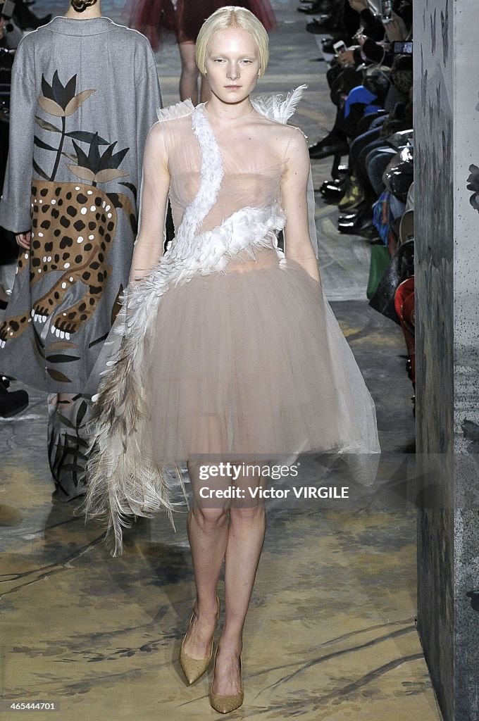 Valentino : Runway - Paris Fashion Week - Haute Couture S/S 2014