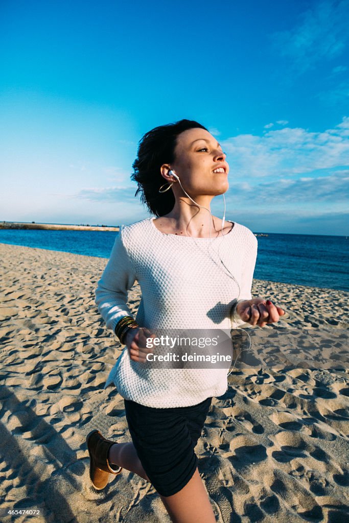 女性のビーチで、太陽と海をお楽しみいただけます。