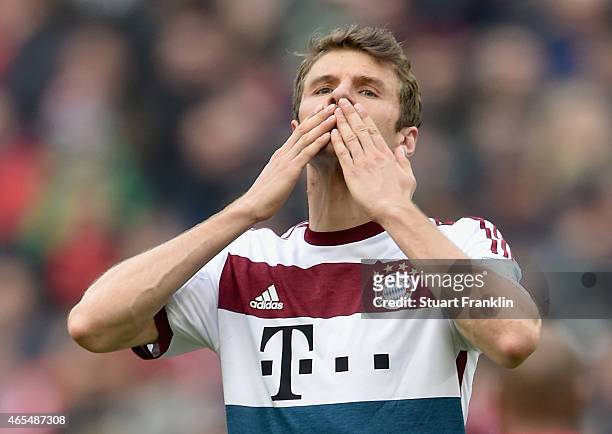 Thomas Mueller of FC Bayern Muenchen celebrates as he scores the second goal during the Bundesliga match between Hannover 96 and FC Bayern Muenchen...