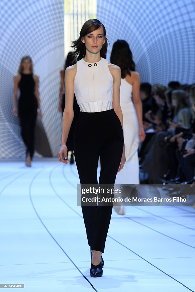 Mugler : Runway - Paris Fashion Week Womenswear Fall/Winter 2015/2016