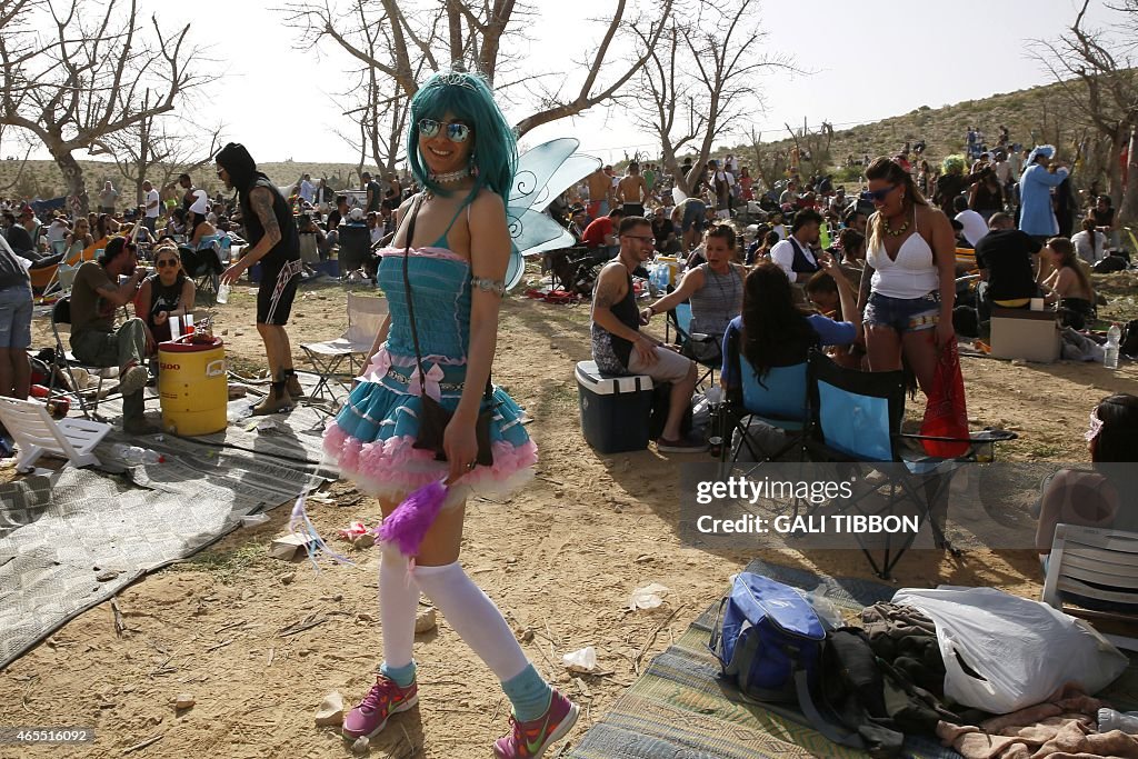 ISRAEL-RELIGION-JEWISH-PURIM-RAVE