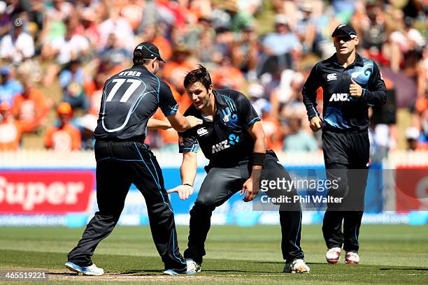 Hamish Bennett of New Zealand celebrates his wicket of Ambati Rayudu of India with Jesse Ryder during game four of the men's one day international...