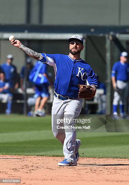 Ryan Roberts of the Kansas City Royals throws the ball to first base against the Texas Rangers on March 4, 2015 at Surprise Stadium in Surprise,...