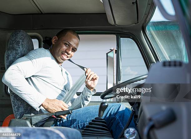 african american man conducir camiones - cinturón de seguridad fotografías e imágenes de stock