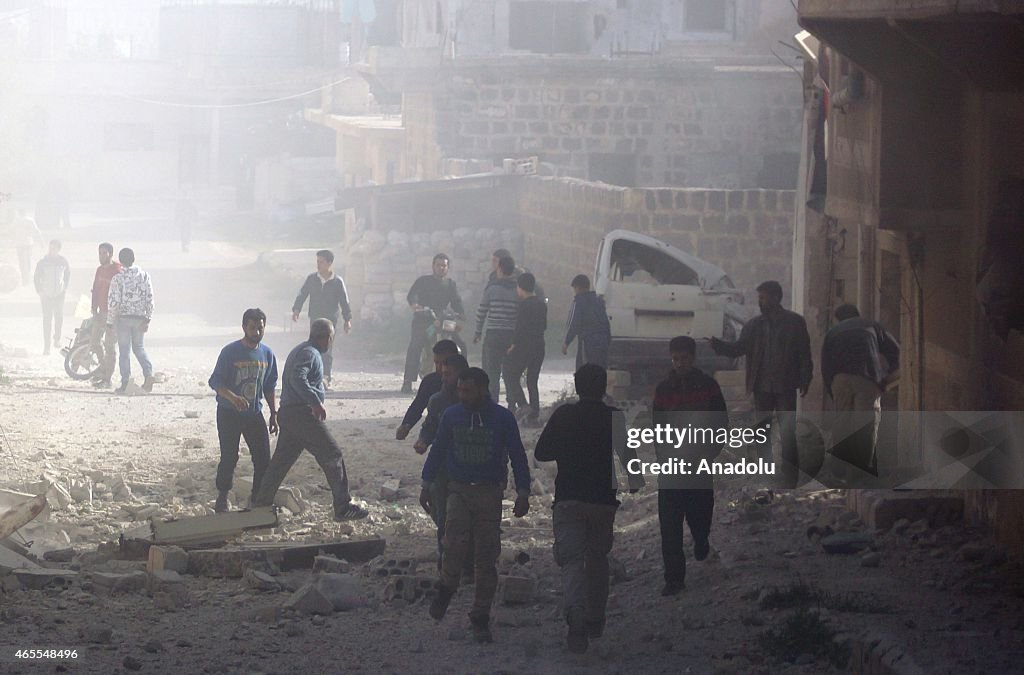 Syrian barrel bombs hit Daraa city