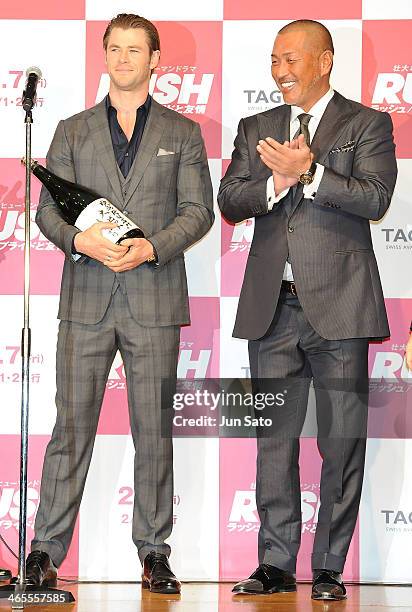 Actor Chris Hemsworth and baseball player Kazuhiro Kiyohara attend the "Rush" press conference at the Academy Hills on January 28, 2014 in Tokyo,...