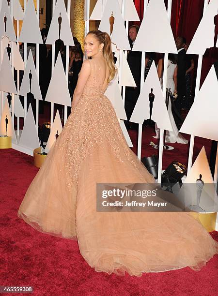 Actress Jennifer Lopez arrives at the 87th Annual Academy Awards at Hollywood & Highland Center on February 22, 2015 in Hollywood, California.