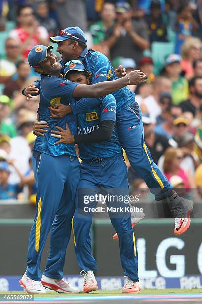 Thisara Perera, Dinesh Chandimal and Mahela Jayawardene of Sri Lanka celebrate after Perera took the catch to dismiss Steve Smith of Australia during...