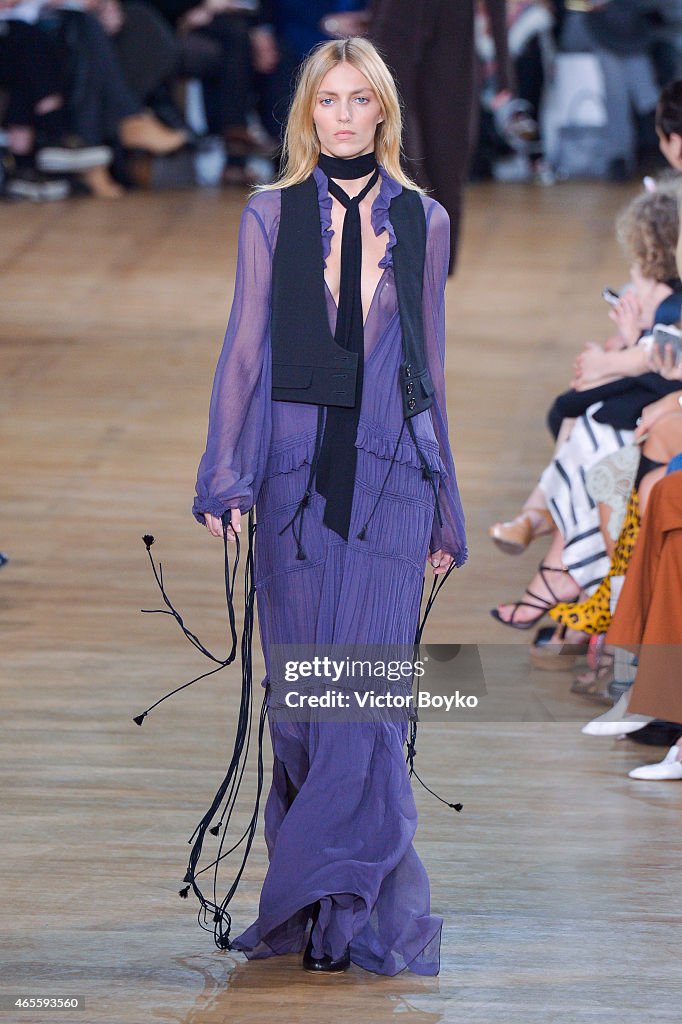 Chloe : Runway - Paris Fashion Week Womenswear Fall/Winter 2015/2016