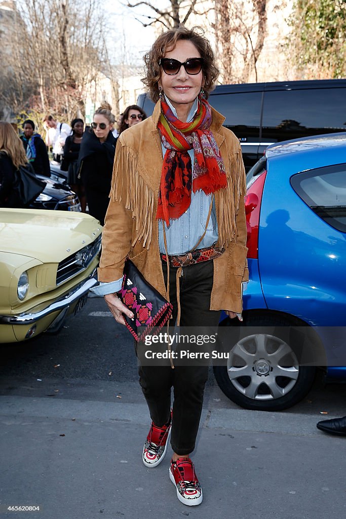 Chloe : Outside Arrivals - Paris Fashion Week Womenswear Fall/Winter 2015/2016