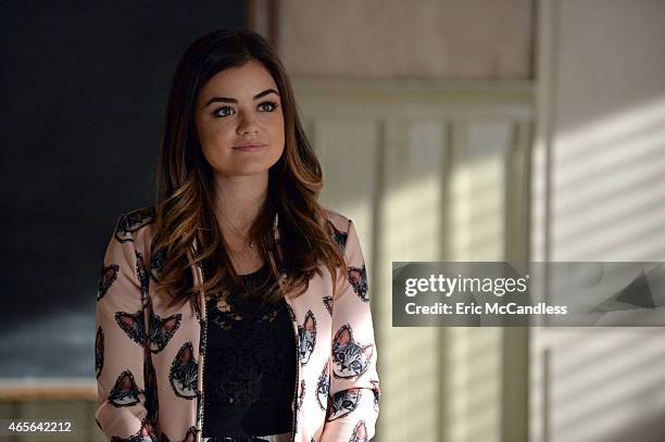 The Melody Lingers on" - AlisonÕs trial begins, and big secrets are revealed, while the PLLs try to follow up on possible clues left by Mona in ÒThe...