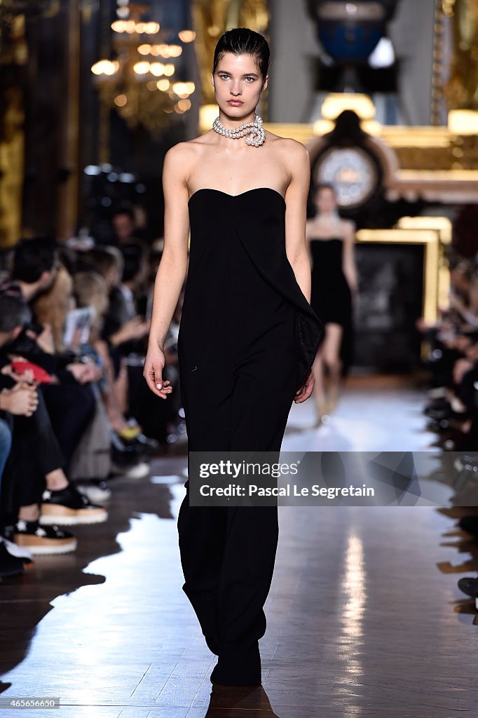 Stella McCartney : Runway - Paris Fashion Week Womenswear Fall/Winter 2015/2016