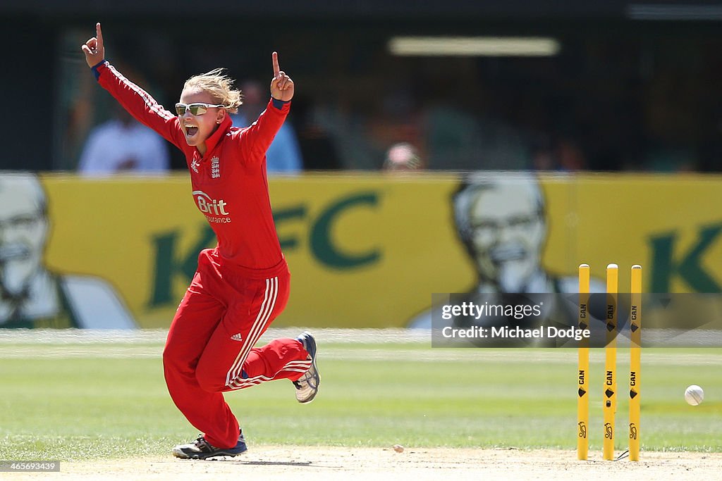 Australia v England - Women's T20: Game 1