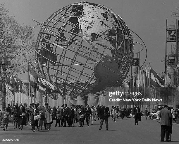 World's Fair crowd walking around the Unisphere