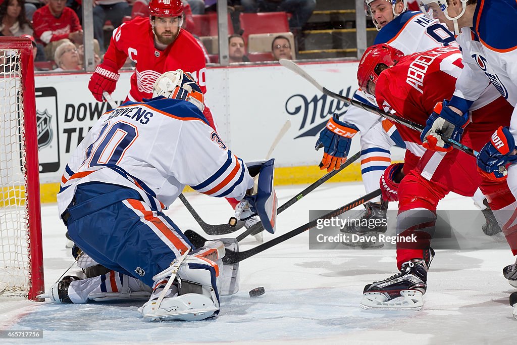 Edmonton Oilers v Detroit Red Wings