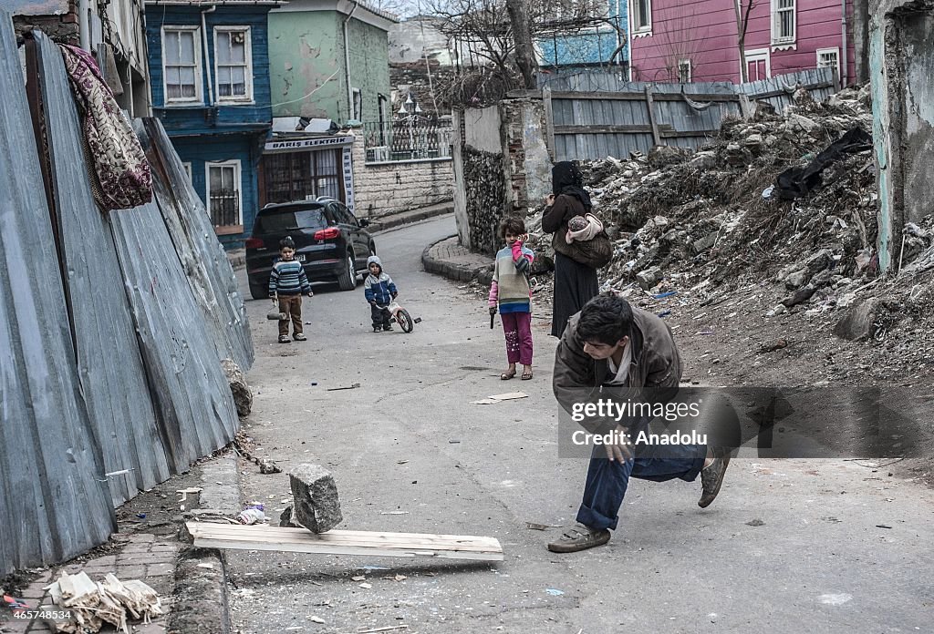 Syrian refugees settle in urban renewal area in Istanbul