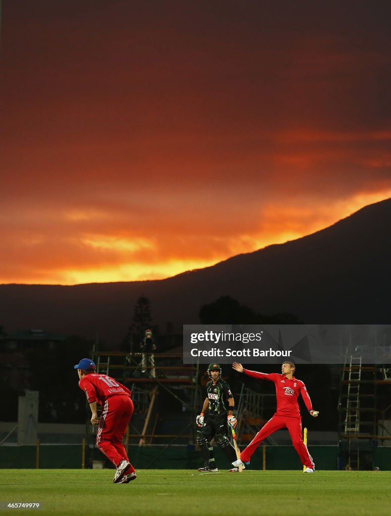 Australia v England - Game 1