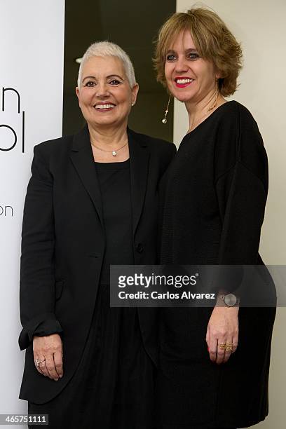 Rosa Oriol and Rosa Tous pose for the photographers before the signing of cooperation between the Rosa Oriol Foundation and Valor Brands on January...