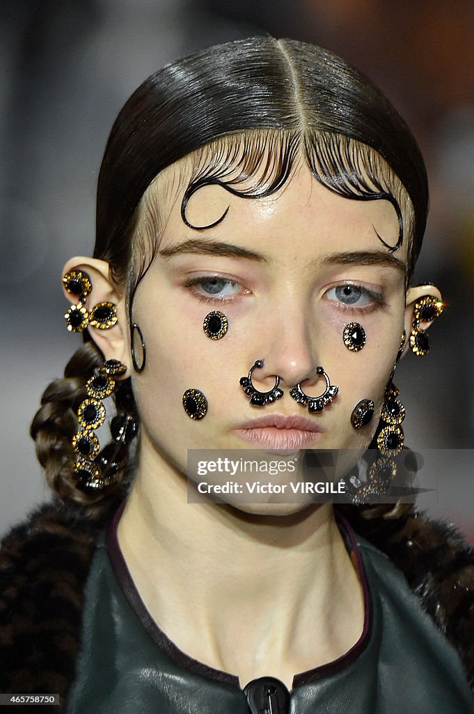 Givenchy : Runway - Paris Fashion Week Womenswear Fall/Winter 2015/2016