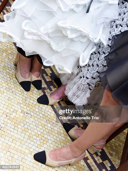 Chanel : Backstage - Paris Fashion Week Womenswear Fall/Winter 2015/2016 Chanel : Backstage - Paris Fashion Week Womenswear Fall/Winter 2015/2016