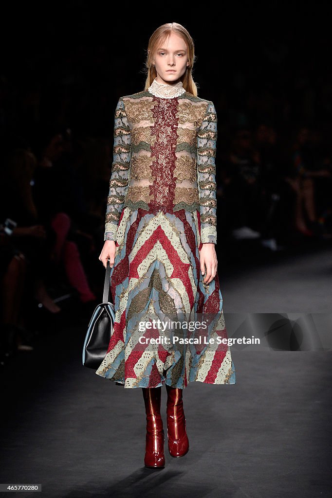 Valentino : Runway - Paris Fashion Week Womenswear Fall/Winter 2015/2016