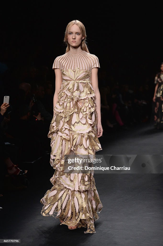 Valentino : Runway - Paris Fashion Week Womenswear Fall/Winter 2015/2016