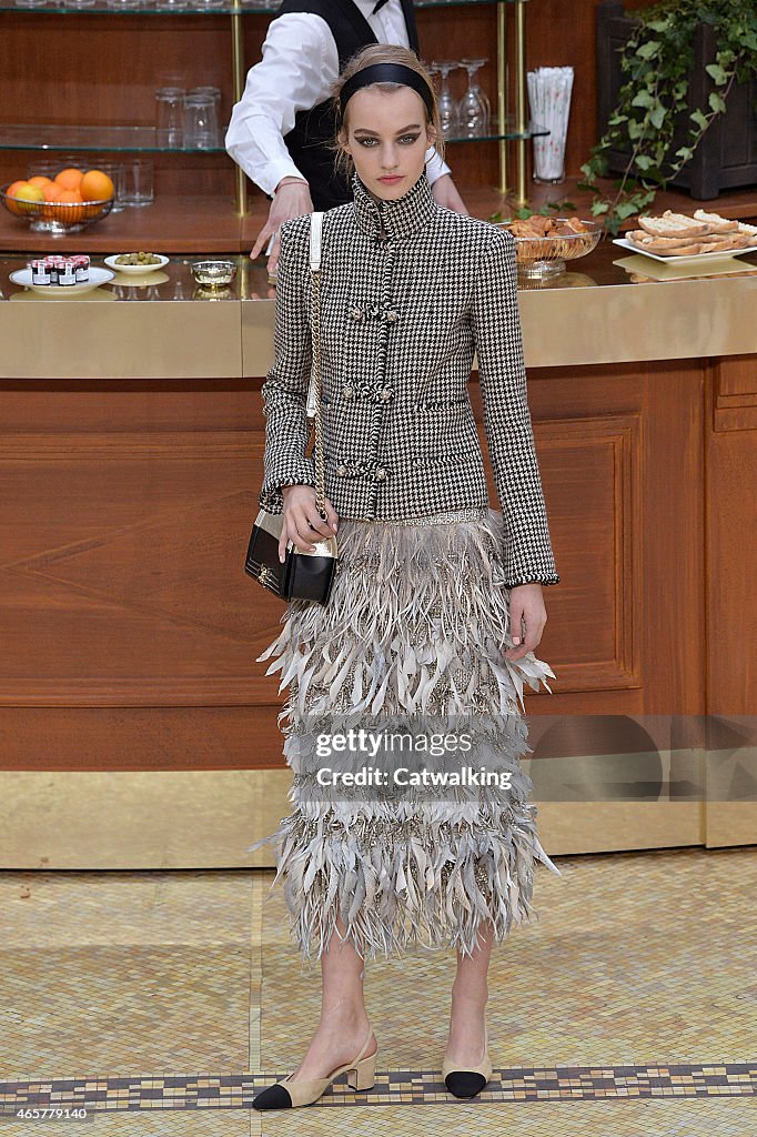 Chanel - Runway RTW - Fall 2015 - Paris Fashion Week