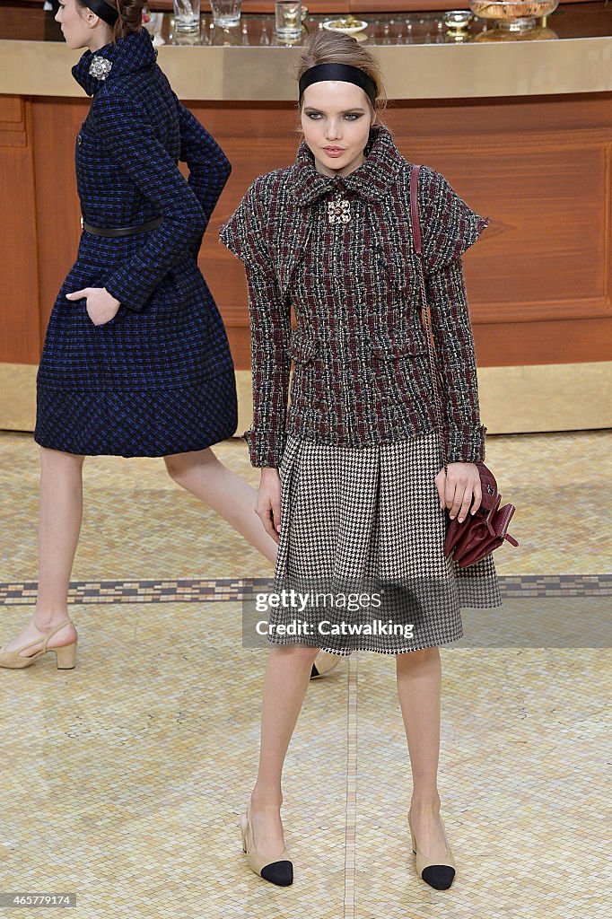 Chanel - Runway RTW - Fall 2015 - Paris Fashion Week