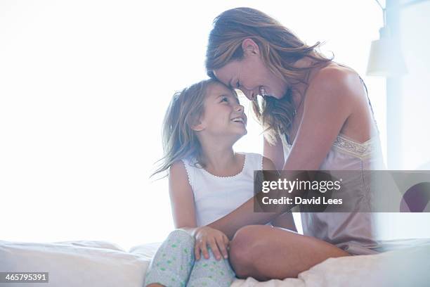 mother and daughter hugging on bed - kids in undies stock-fotos und bilder