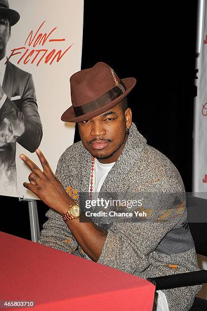 Ne-Yo visits Century 21 Department Store on March 10, 2015 in New York City.