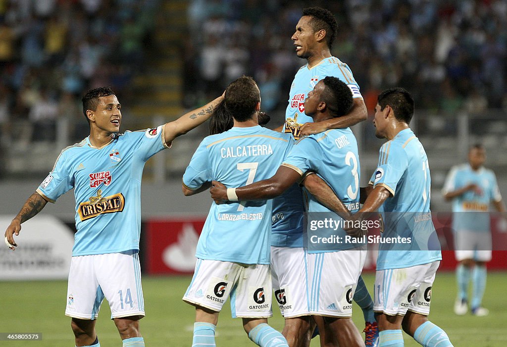 Sporting Cristal v Atletico PR - Copa Bridgestone Libertadores 2014