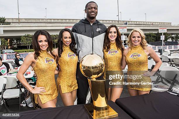 Los Angeles Laker Julius Randle and Laker Girls attend the Bob Hope USO at LAX on March 10, 2015 in Los Angeles, California.