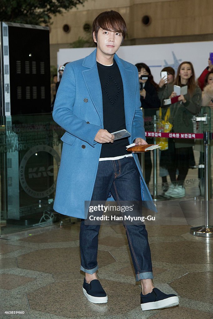 Celebrity Sighting At Gimpo Airport