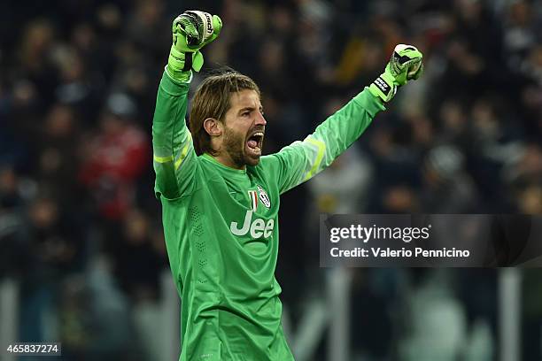 Marco Storari of Juventus FC celebrates after his team mate Fernando Lorente scored a goal during the TIM Cup match between Juventus FC and ACF...