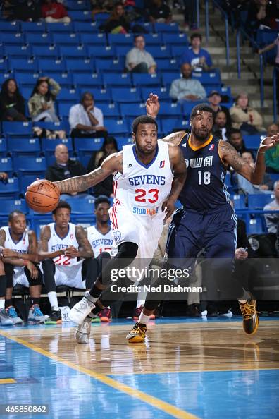 Victor Rudd Victor Rudd of the Delaware 87ers drives against Tyrus Thomas of the ...