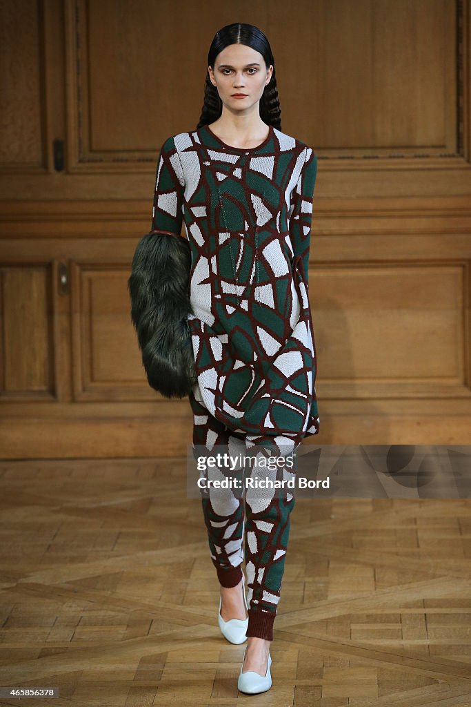 Allude : Runway - Paris Fashion Week Womenswear Fall/Winter 2015/2016