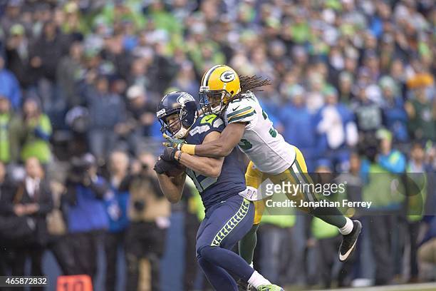 Playoffs: Seattle Seahawks Jermaine Kearse in action, making touchdown catch vs Green Bay Packers Tramon Williams at CenturyLink Field. Seattle, WA...