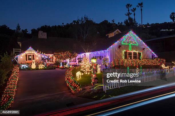 house with abundant exterior christmas lights - united states house stockfoto's en -beelden