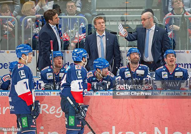Assistant Coach Craig Woodcroft of the Adler Mannheim gives instructions during the game between Adler Mannheim and Thomas Sabo Ice Tigers on March...