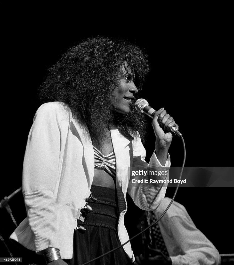Singer Brenda Russell, performs at the Poplar Creek Music Theater in ...