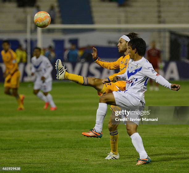 Edgar Lugo of Tigres fights for the ball with Angel Orue of Sa Jose during a match between San Jose Oruro and Tigres UANL as part of Copa Bridgestone...