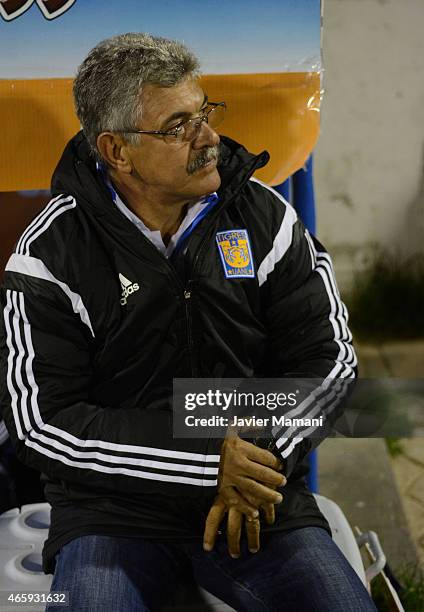 Ricardo Ferreti coach of Tigres looks the actions during a match between San Jose Oruro and Tigres UANL as part of Copa Bridgestone Libertadores 2015...