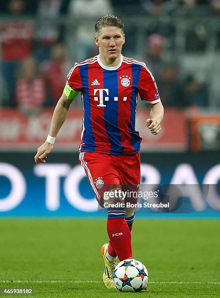 Bastian Schweinsteiger of Muenchen runs with the ball during the UEFA Champions League Round of 16 second leg match between FC Bayern Muenchen and FC...