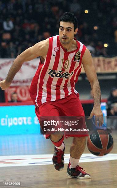Kostas Sloukas, #10 of Olympiacos Piraeus in action during the 2013-2014 Turkish Airlines Euroleague Top 16 Date 5 game between Olympiacos Piraeus v...
