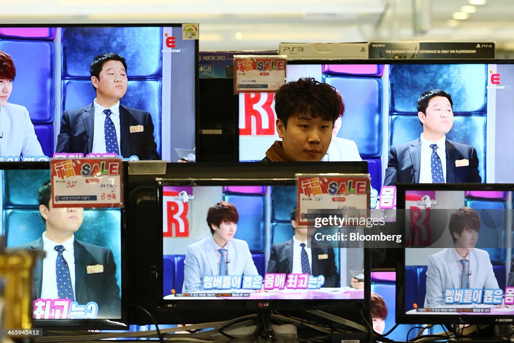 Shoppers Inside The Gwangjang Market And Department Stores As Bank of Korea Unexpectedly Cuts Key Rate to Record Low