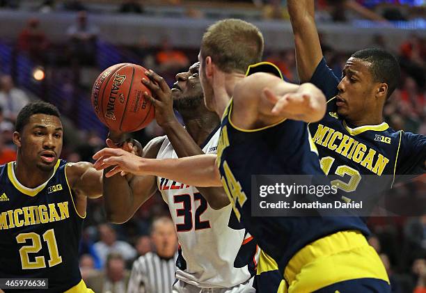 Nnanna Egwu of the Illinois Fighting Illini ries to get off a shot under pressure from Zak Irvin, Max Bielfeldt and Muhammad-Ali Abdur-Rahkman of the...