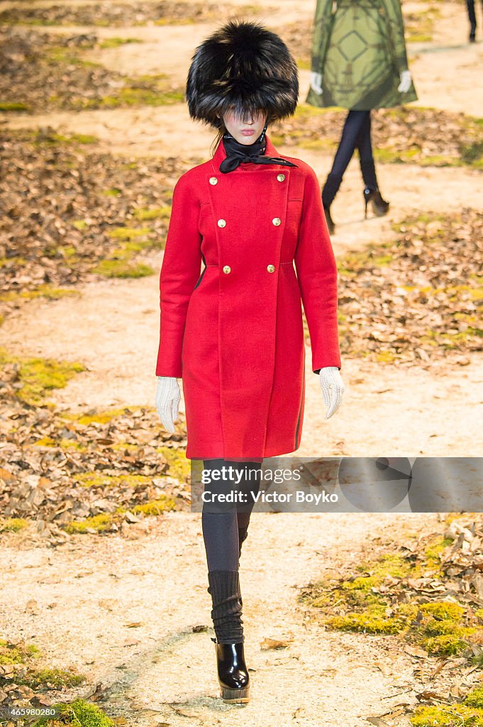 Moncler Gamme Rouge : Runway - Paris Fashion Week Womenswear Fall/Winter 2015/2016