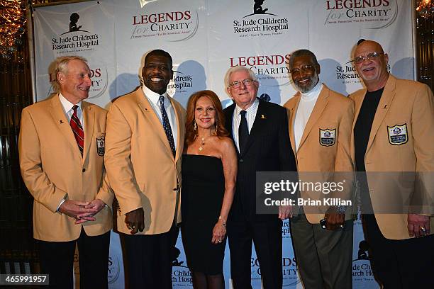 Hall of Fame Inductees Jan Stenerud, Randall McDaniel, Marlo Thomas, Phil Donahue, Bobby Bell, and Paul Krause attend the 2014 Legends For Charity...