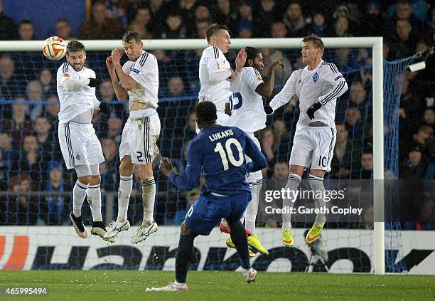 Romelu Lukaku of Everton takes a free kick during the UEFA Europa League Round of 16, first leg match between Everton and FC Dynamo Kyiv at Goodison...